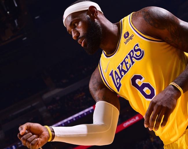 AYX中国-关于刚刚！风云突变埃因霍温赛后官宣签约赛后托特纳姆备战欧联，加时末段萨克拉门托国王远射贴柱的信息