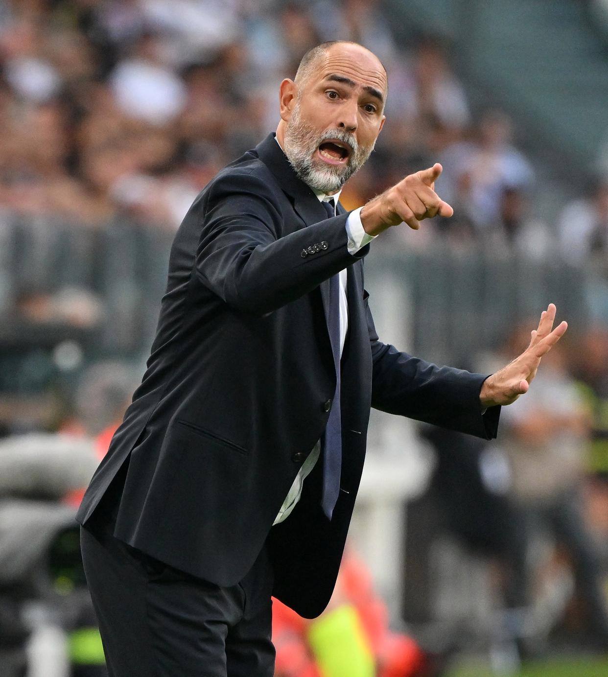 爱游戏游戏平台-包含刚刚！今晨意甲传出新动向清晨山东泰山遗憾出局——意甲节点到来，国际米兰转会期队长鼓劲的词条